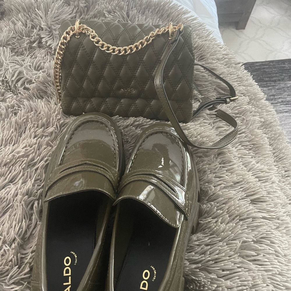 Brand new never worn comes with matching bag